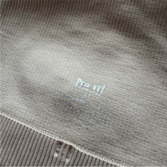 💚Pro-Fit | Beige Ribbed Sports/ Crop Top - Medium - Picture 5 of 5